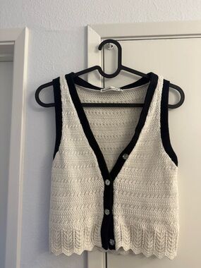 Abercrombie & Fitch Cream Knit Vest with Black Trim